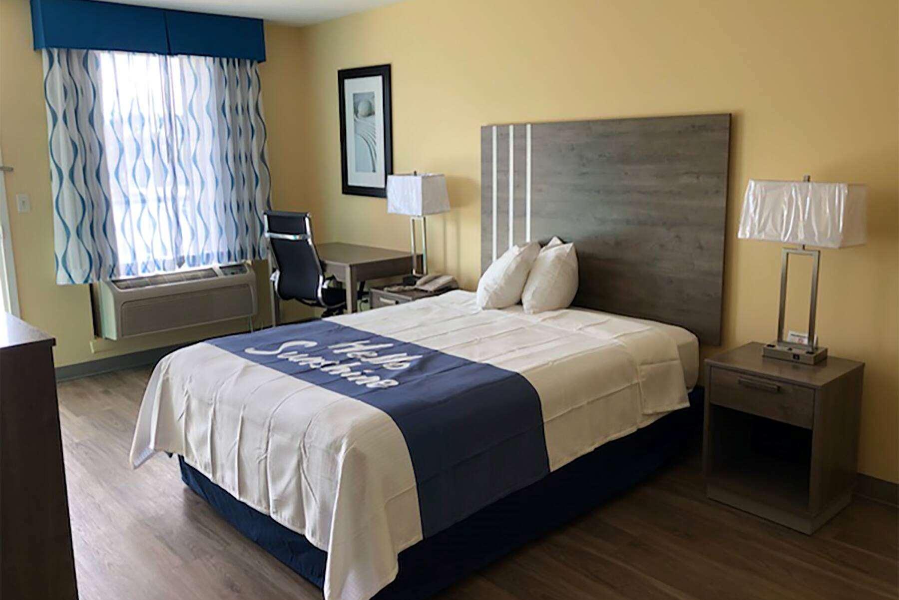 Days Inn By Wyndham Cape Carteret Near Emerald Isle Exterior photo