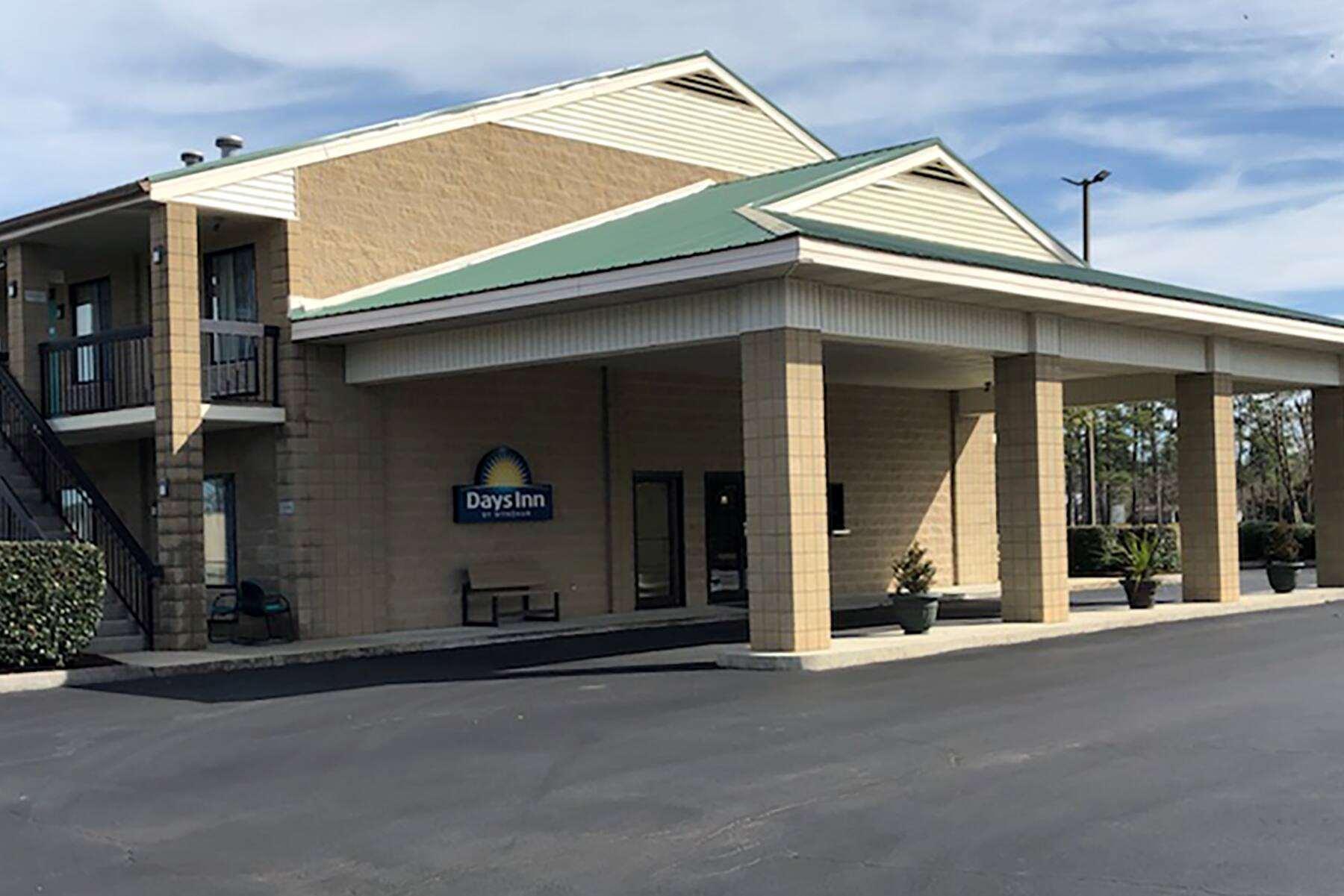 Days Inn By Wyndham Cape Carteret Near Emerald Isle Exterior photo